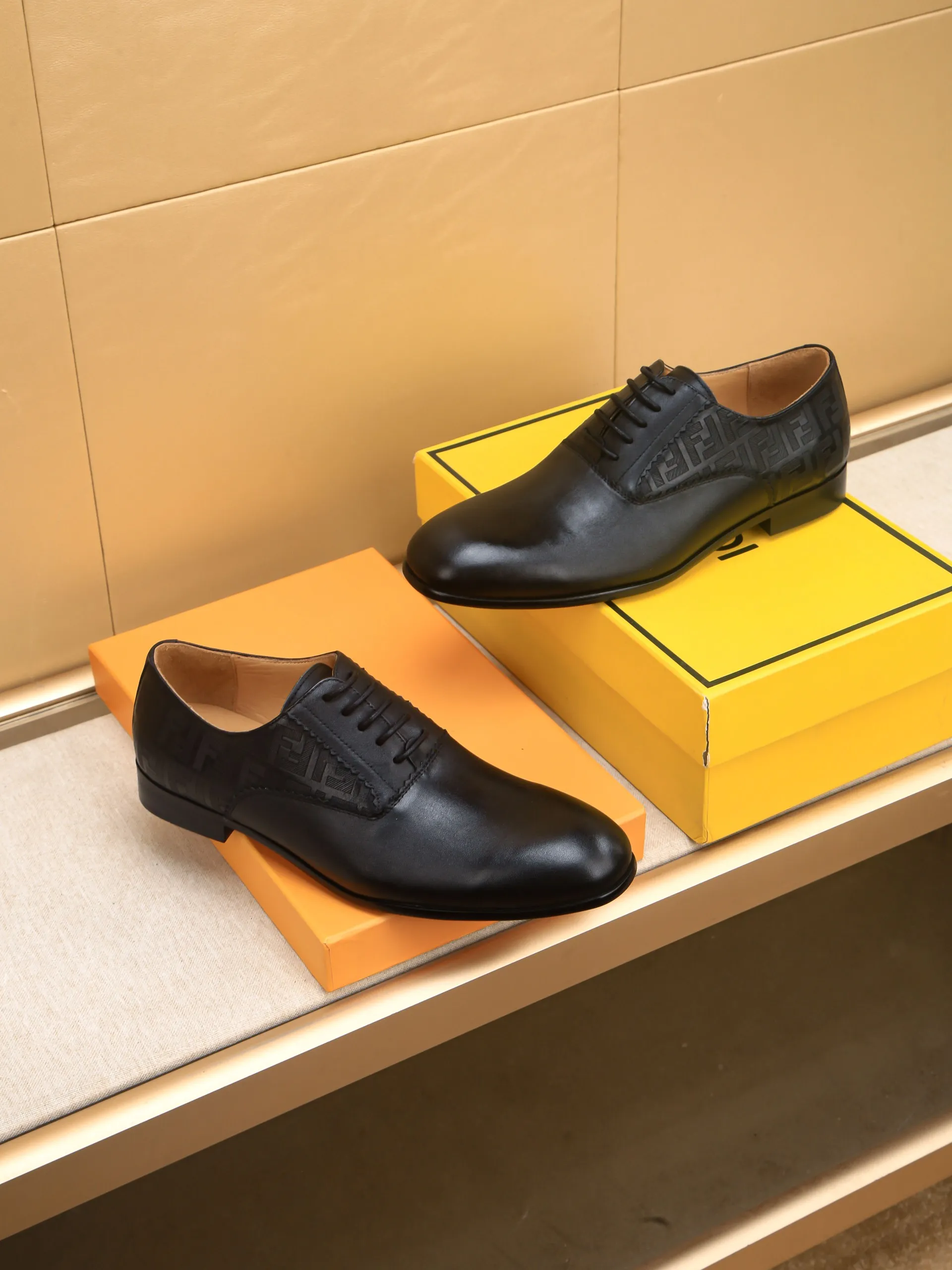 Men's shoes💰460 🕷🕷【FENDI】The latest men's formal leather shoes🇨🇳Classic series not to be missed💯The first layer is made of imported first-layer cowhide☘Original quality, the leather is smooth and delicate🎋Awesome version, perfect streamlined outline🍇🐮Leather lining, code number 39-44...(customized at 38.45.46.47)
